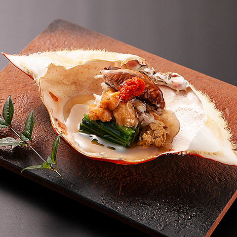 【個室完備】旬の食材で作る、洗練された寿司と蟹会席で特別な夜を彩る贅沢な時間を。