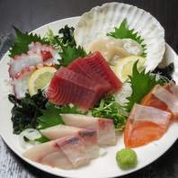 新鮮な季節のお魚を使った刺身盛り