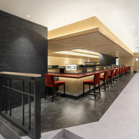 職人の手仕事を間近に望むカウンター