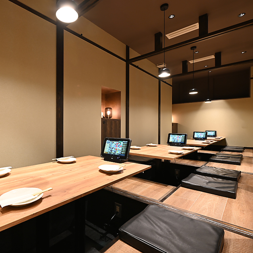 全席掘りごたつ席の足元楽々、広々空間♪ご宴会にもおすすめ！