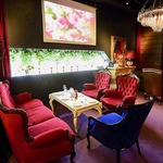 店内3箇所にスクリーンを配置しています！