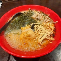 薬膳たっぷりの特製牛骨スープ