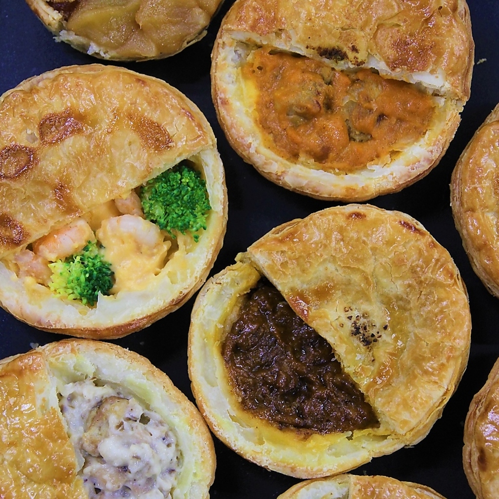 フレーバは全部で8種類。王道のミートパイをはじめ、いずれも異なる魅力が。あなたはどれがお好み？