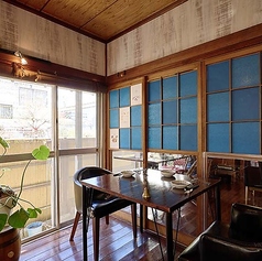 少人数様でもご利用しやすい2名様席もございます。