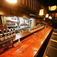 掘りごたつタイプのカウンター席。カウンターならではの座りながら作っているところを眺めながら食べるのも楽しさの一つなんですよ♪