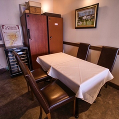 2～4名様がけのテーブルになります。