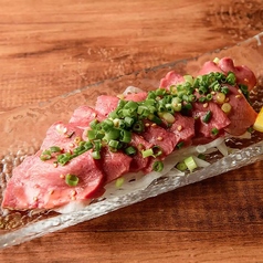 特選牛タン刺し