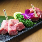 脂の乗ったカルビも絶品。じゃばら状に切り込みをいれた「和牛大判じゃばらカルビ」はご飯との相性◎