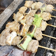 炭火で美味しく焼きあげる当店自慢の『焼き鳥』をどうぞ