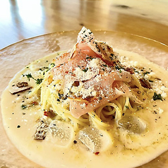 季節の素材で仕立てる、ここでしか味わえないひと皿