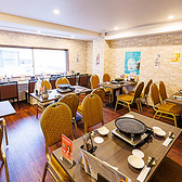 店舗は2・3階がテーブル席、4階は喫煙可能の個室を完備しております。各フロアは貸切可能です。店内は分煙となっており、おタバコを吸う方も煙が苦手な方も安心してご利用いただけます。