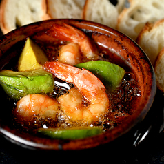 海老とアボカドのアヒージョ