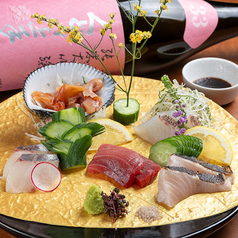 鮮度抜群！旬の魚介を味わうお造り盛り合わせ