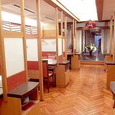 【上座敷】2~4名様までご利用可能です。 個室とは違い、広い空間のお席となっております。