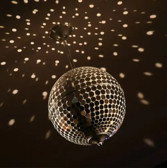 【ミラーボール】パーティーを盛り上げてフロアを華やかに彩るミラーボールもございます♪非日常空間を思う存分お楽しみください☆その他にもマイクスタンド、パーティーグッズなど充実の設備がございますので、ご要望がございましたらお気軽にお問い合わせください◎