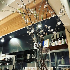 落ち着いた店内で、会話とお食事を心ゆくまでお楽しみください。