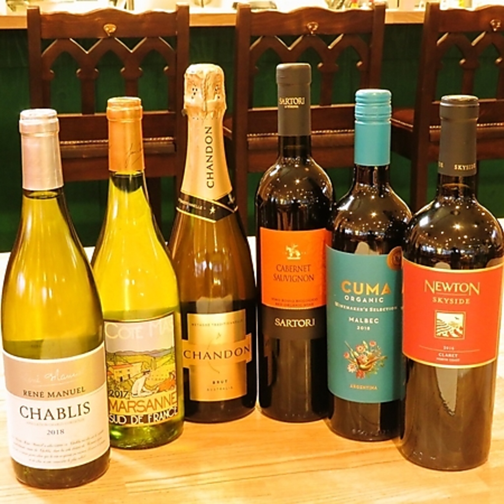 豊富な種類のワインも完備♪