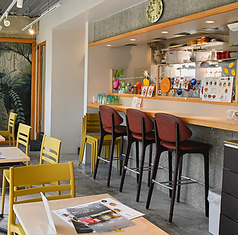 カウンター席もあります。