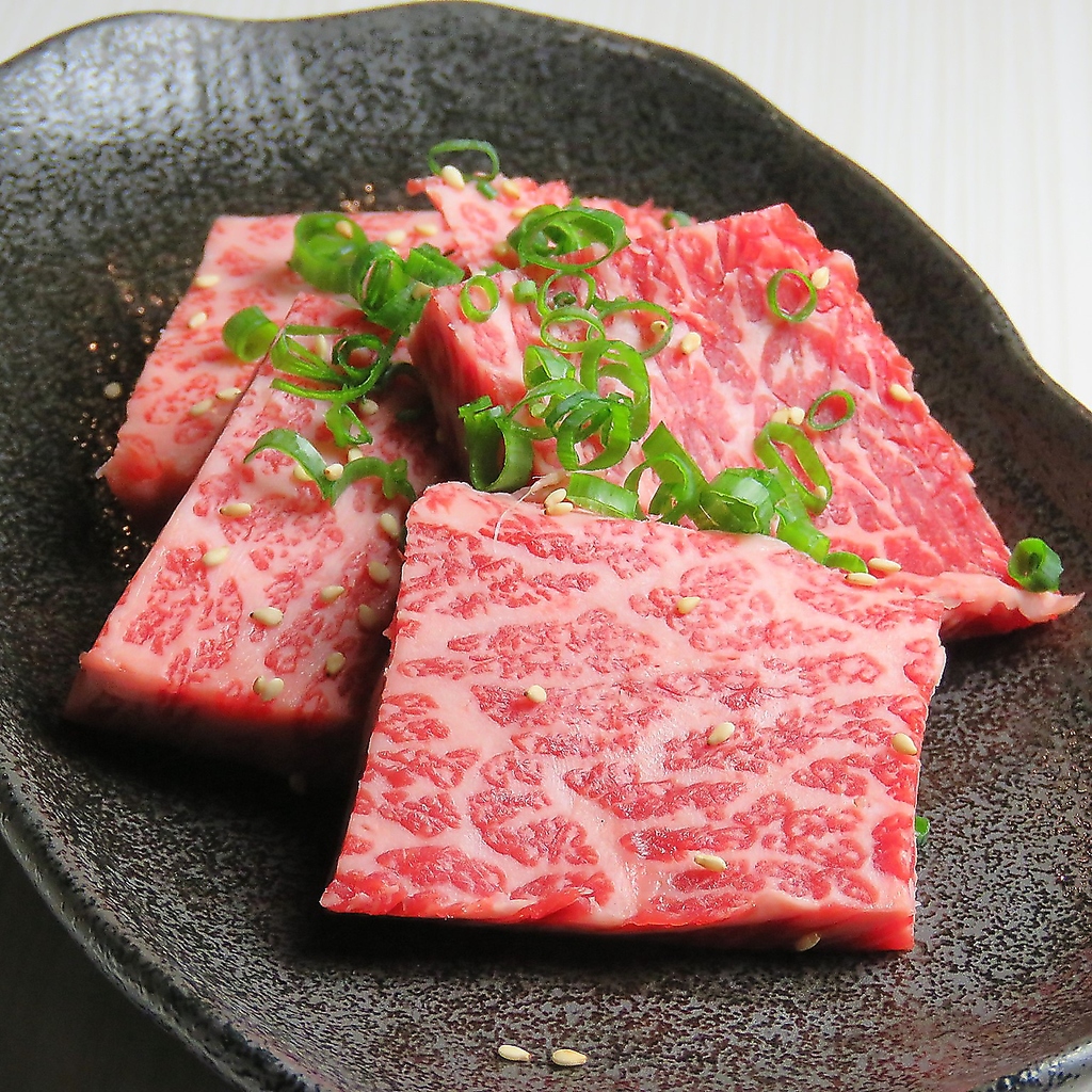 国産の和牛を使用したこだわりのお肉は、気軽に美味しく楽しめるようにリーズナブルな値段でご提供。