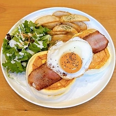 ベーコン&エッグパンケーキ
