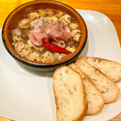 生ハムとマッシュルームのアヒージョ　※バケット4枚付き