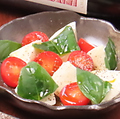 料理メニュー写真&nbsp;水牛モッツァレラのカプレーゼ