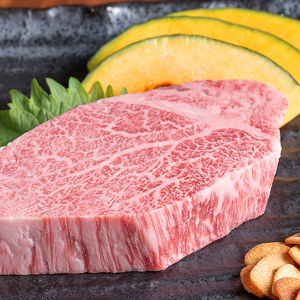 店主が目利きして仕入れた上質なお肉は、七輪で丁寧かつ大胆に焼くべし!!