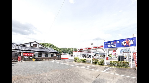 佐賀牛ステーキ・鰻蒲焼・親子丼ぶりが人気の本格炭火焼専門店
