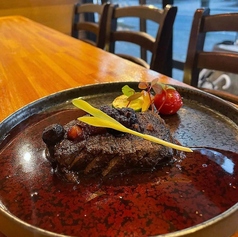 鹿肉の炭焼き～赤ワインベリーソース～