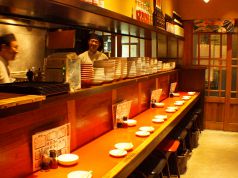 【1F】カウンター席。お一人様歓迎！