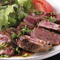 料理メニュー写真 牛肉ステーキ（メガネ）