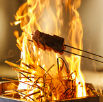 豪快に焼き上げる藁焼き料理は絶品♪是非カウンター席で！その他会社宴会におすすめなコースあり