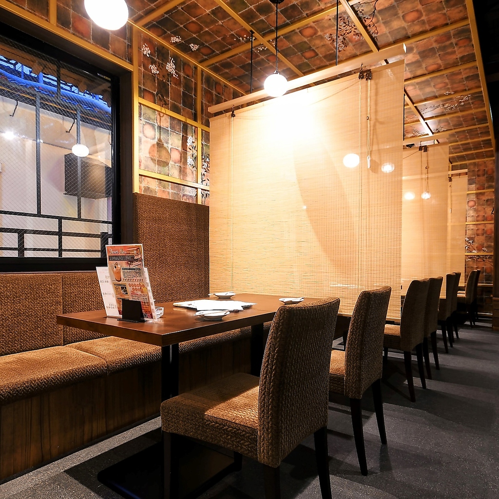 すだれの仕切りでプライベート空間も◎