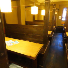 お店の奥には広々としたテーブル席が。小団体様にもおすすめです。