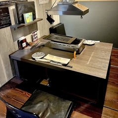 個室の掘りごたつ席。掘りごたつ席同士の結合可能です。