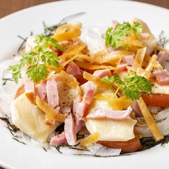 チーズと生麩とトマトのサラダ