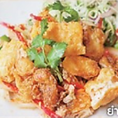 ヤムカイダオ(目玉焼きサラダ)