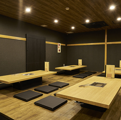 【ごゆったり過ごしたい方へおすすめ】広々としたお座敷をご用意。お子様連れでも老若男女問わず楽しいひと時をお過ごしいただけます。