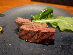 西予市産熟成ハナガ牛の希少部位のステーキの写真