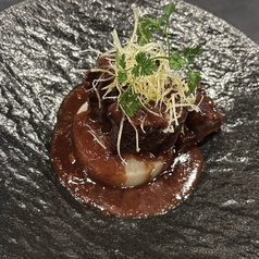 馬ばら肉の赤ワイン煮込み
