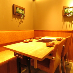 和庭園を思わせるような店内空間が自慢のひとつ！多種多様なお席をご用意しております。中には人気の高いお席もございますので、ご宴会の予定がお決まりになりましたら、お早めのご予約がおすすめです♪