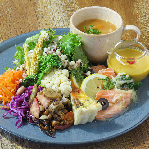 食べて健康になれるサラダカフェ！