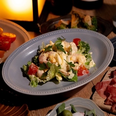 エビとホタテのサラダカルボナーラ