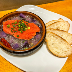 丸ごとたらことじゃがいものアヒージョ　※バケット4枚付き