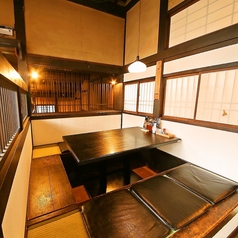 自慢の庭が眺められるお席★ご家族・ご夫婦での食事などのシーンにおすすめ♪※２０２０年３月以降、ソーシャルディスタンスにより席割・配席が変更しておりますので、詳しくは店舗へご確認下さいませ。