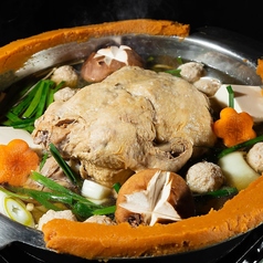 新登場！「丸鶏をまるまる1羽分使った豪快！丸鶏味噌ちゃんこ鍋」＆「地鶏のすき焼きコース」の写真