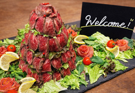 サプライズに！肉盛りバースデープレート