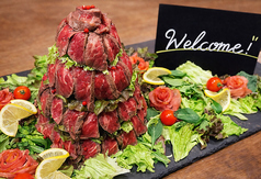 サプライズに！肉盛りバースデープレート