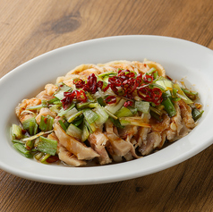 蒸し鶏ネギ油かけ