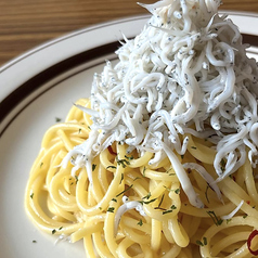 阿波尾鶏や旬の地産野菜など、徳島の豊かな恵みがパスタに。ソースから手作りする、こだわりの一皿をぜひの写真